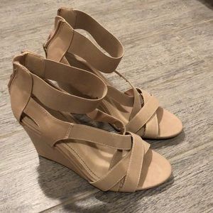 Nude wedges